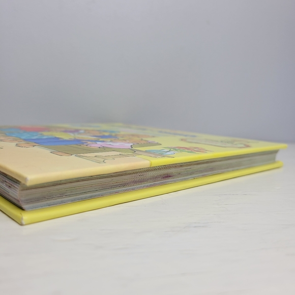 The Berenstain Bears: All in the Family Hardcover Book 6 Wholesome Stories - Picture 4 of 11